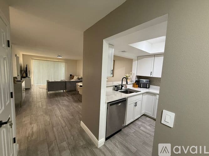 Dunedin Apartment: 300 Promenade Dr