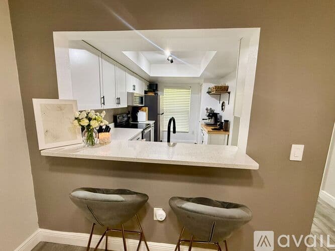 Dunedin Apartment: 300 Promenade Dr