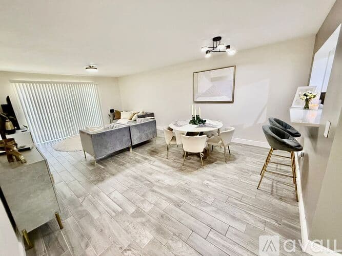 Dunedin Apartment: 300 Promenade Dr