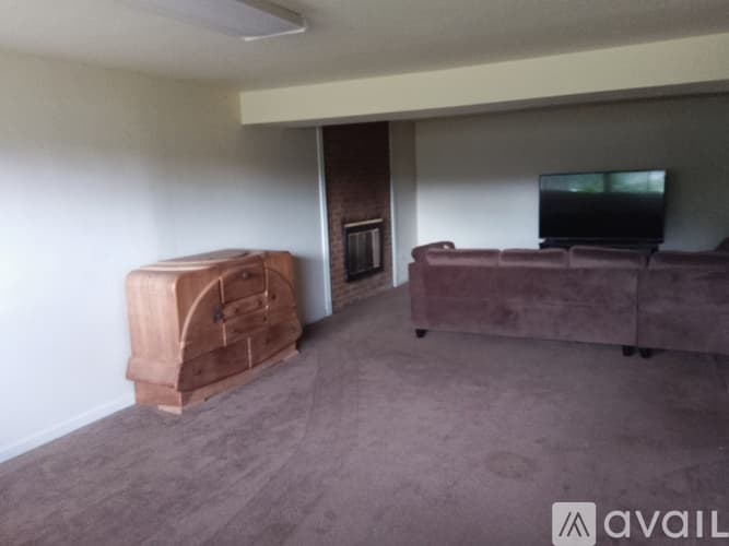 Newcastle House: 12000 Southeast 73rd Place