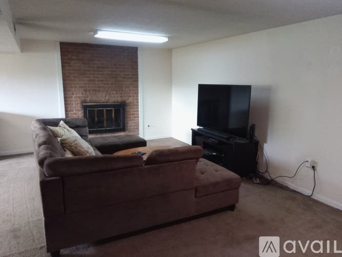 Newcastle House: 12000 Southeast 73rd Place