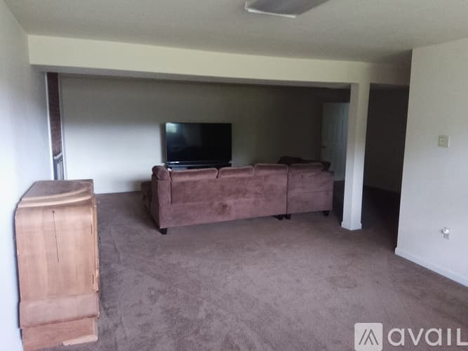 Newcastle House: 12000 Southeast 73rd Place