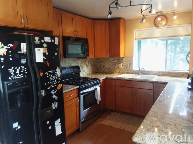 Newcastle House: 12000 Southeast 73rd Place