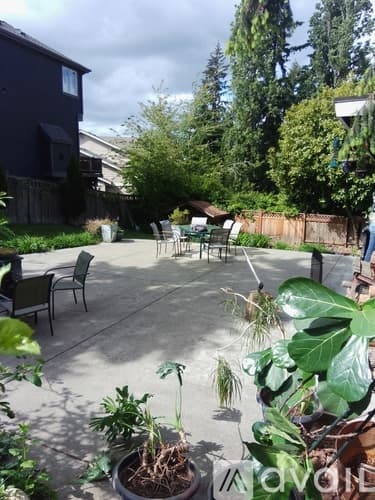 Newcastle House: 12000 Southeast 73rd Place