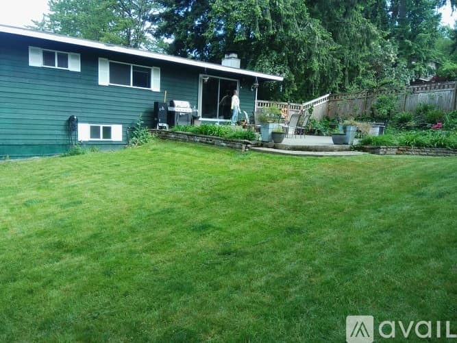 Newcastle House: 12000 Southeast 73rd Place