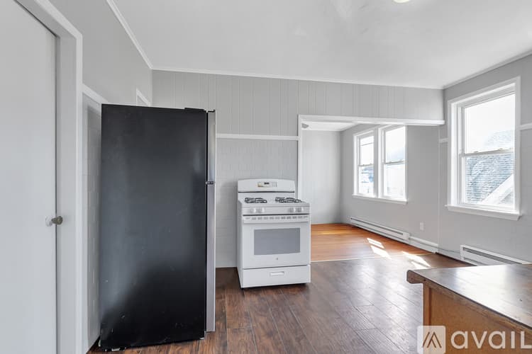 Providence Apartment: 111 Pocasset Ave