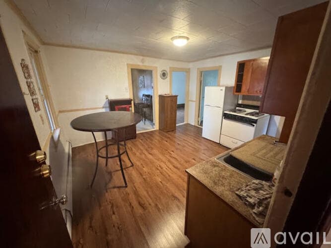 Providence Apartment: 67 Simmons St