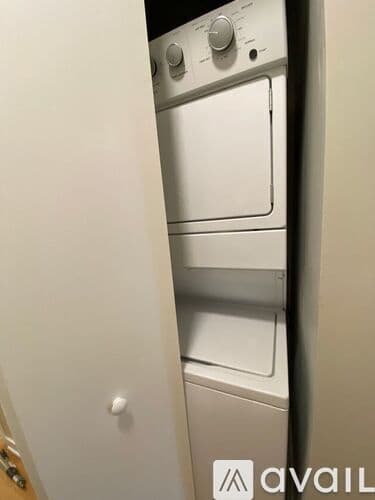 Chicago Apartment: 1745 W Wallen Ave