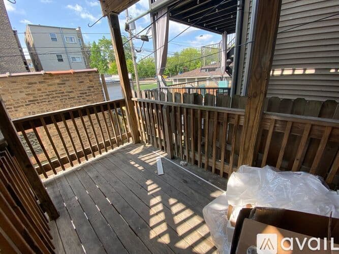 Chicago Apartment: 1745 W Wallen Ave