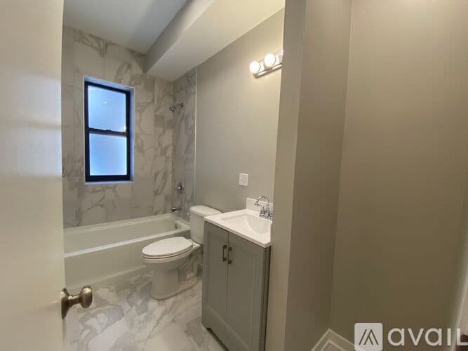 Chicago Apartment: 1745 W Wallen Ave