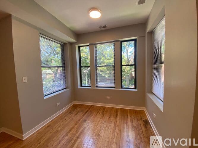 Chicago Apartment: 1745 W Wallen Ave
