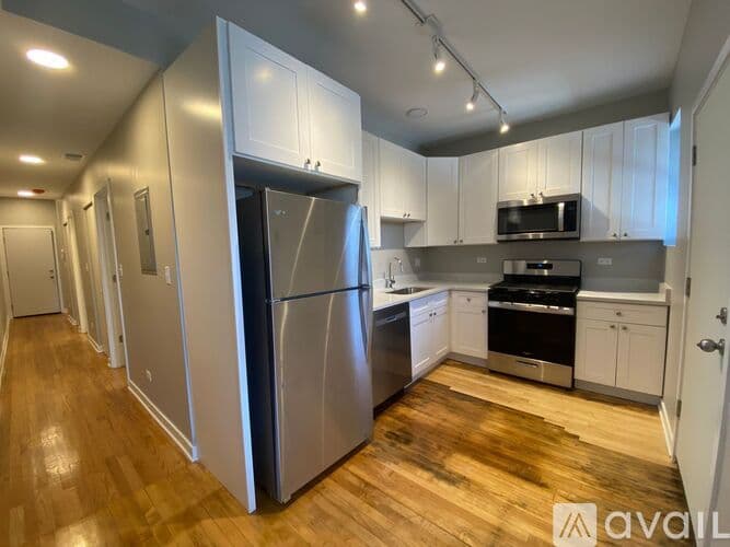 Chicago Apartment: 1745 W Wallen Ave