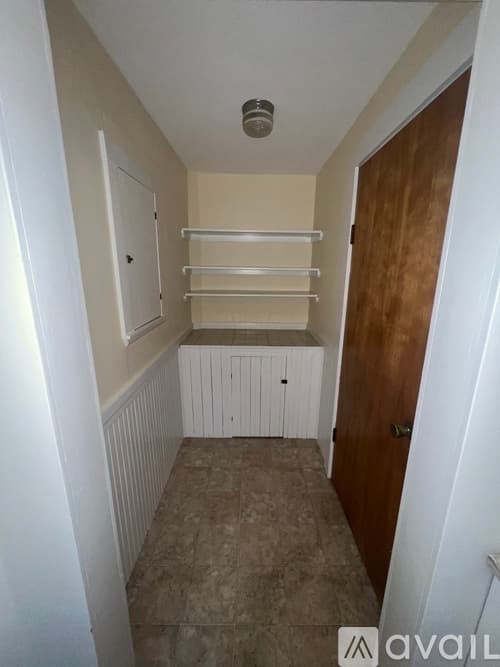 Berlin Apartment: 195 Gates Pond Road