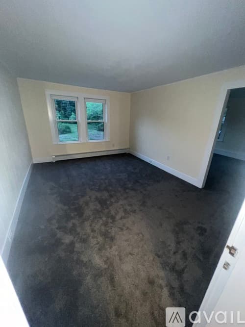 Berlin Apartment: 195 Gates Pond Road