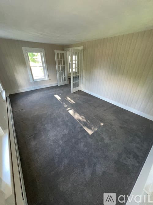Berlin Apartment: 195 Gates Pond Road