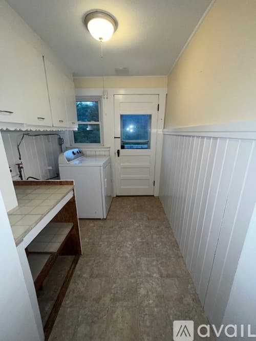 Berlin Apartment: 195 Gates Pond Road