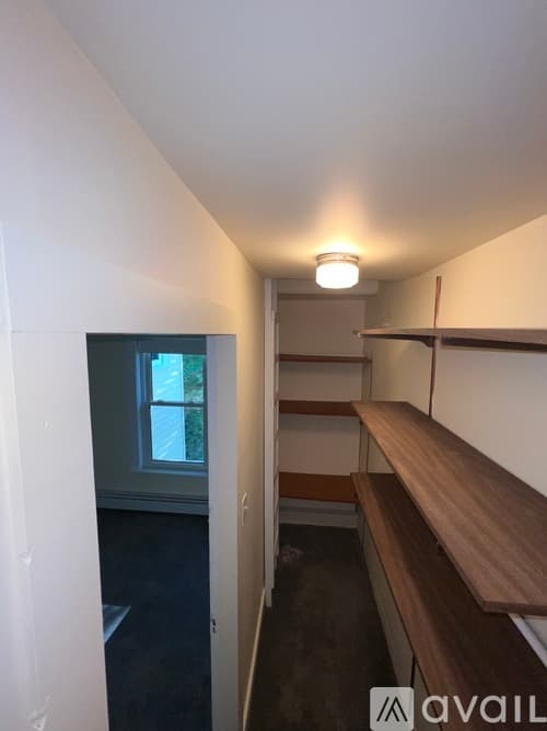 Berlin Apartment: 195 Gates Pond Road