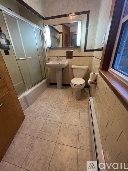 Berlin Apartment: 195 Gates Pond Road