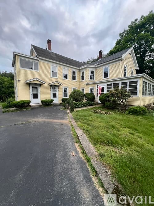 Berlin Apartment: 195 Gates Pond Road