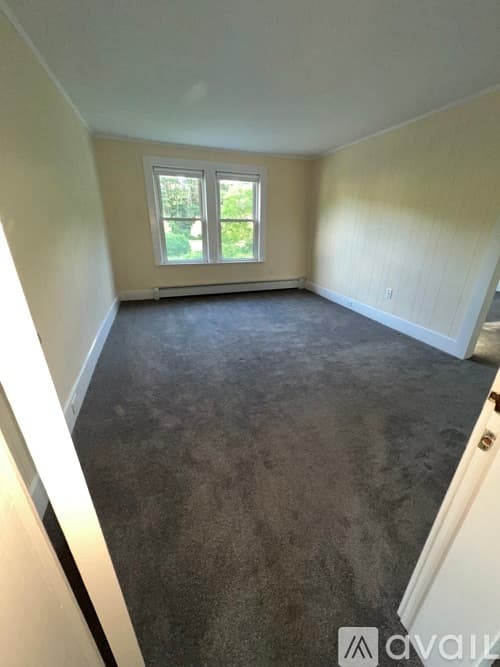 Berlin Apartment: 195 Gates Pond Road