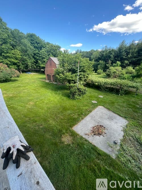Berlin Apartment: 195 Gates Pond Road