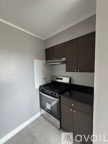 Schiller Park Apartment: 3810 25th Ave