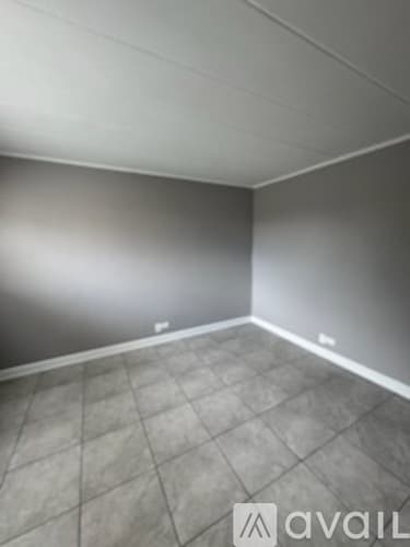 Schiller Park Apartment: 3810 25th Ave