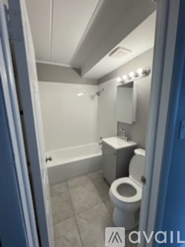 Schiller Park Apartment: 3810 25th Ave