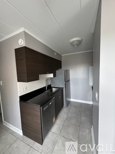 Schiller Park Apartment: 3810 25th Ave