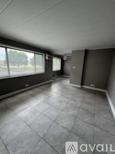 Schiller Park Apartment: 3810 25th Ave