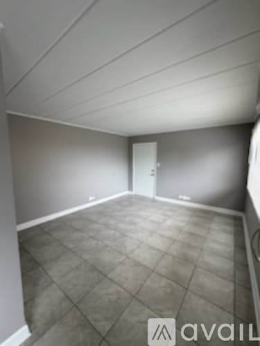 Schiller Park Apartment: 3810 25th Ave