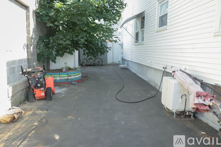 Salem Apartment: 12 Willson Street
