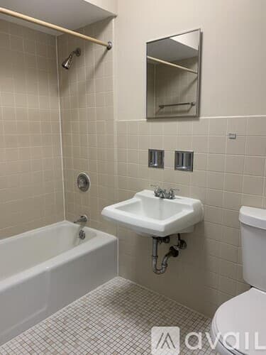 Carol Stream Apartment: 392 Executive Dr