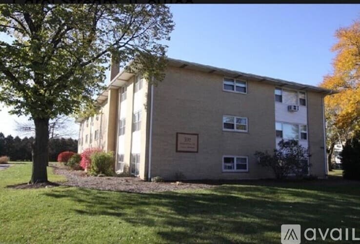 Carol Stream Apartment: 392 Executive Dr