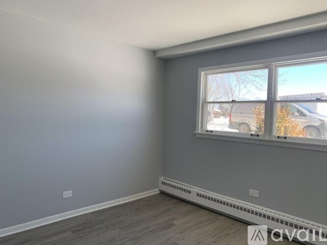 Carol Stream Apartment: 392 Executive Dr
