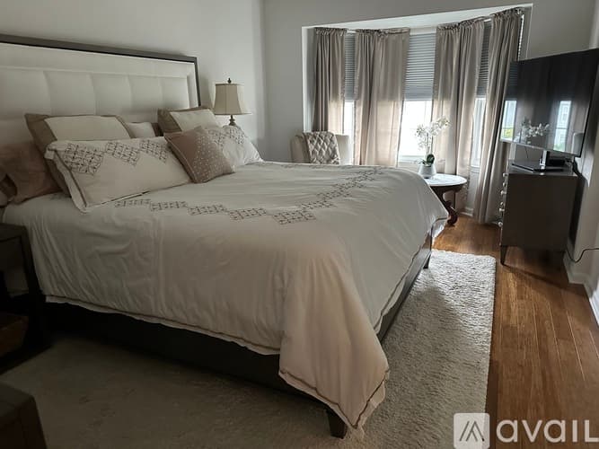 Holmdel House: 39 Durant Avenue