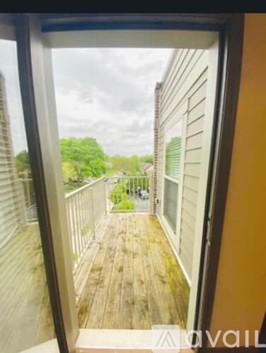 Columbus Apartment: 4560 North High Street