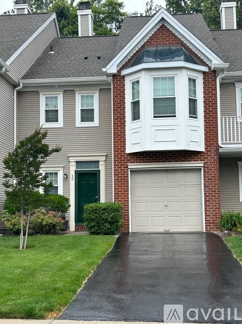 Holmdel House: 39 Durant Avenue