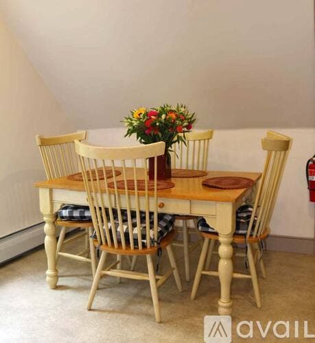 Conway Apartment: 2820 Conway Road