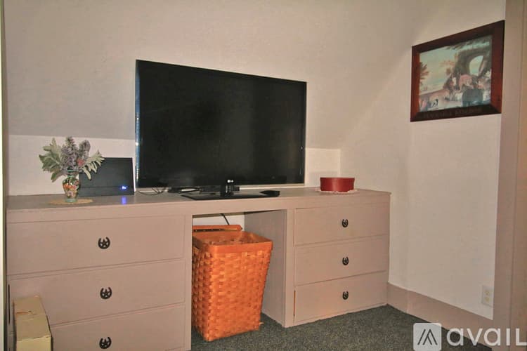 Conway Apartment: 2820 Conway Road