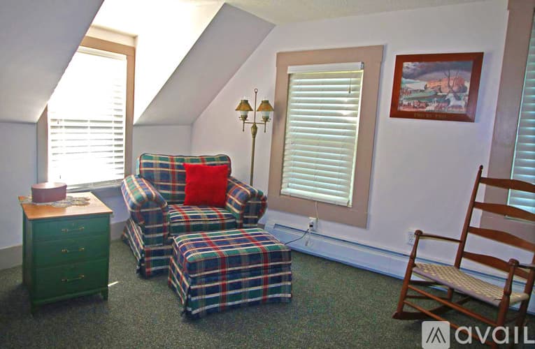 Conway Apartment: 2820 Conway Road