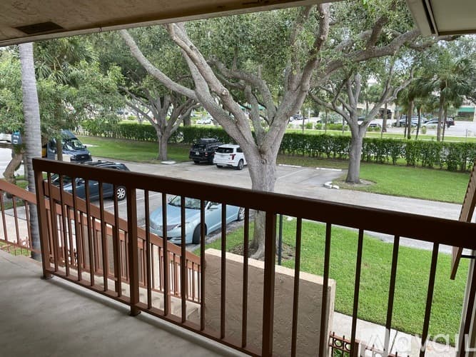 Boca Raton Condo: 3939 Northeast 5th Avenue