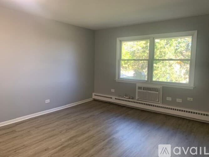 Carol Stream Apartment: 390 Executive Dr