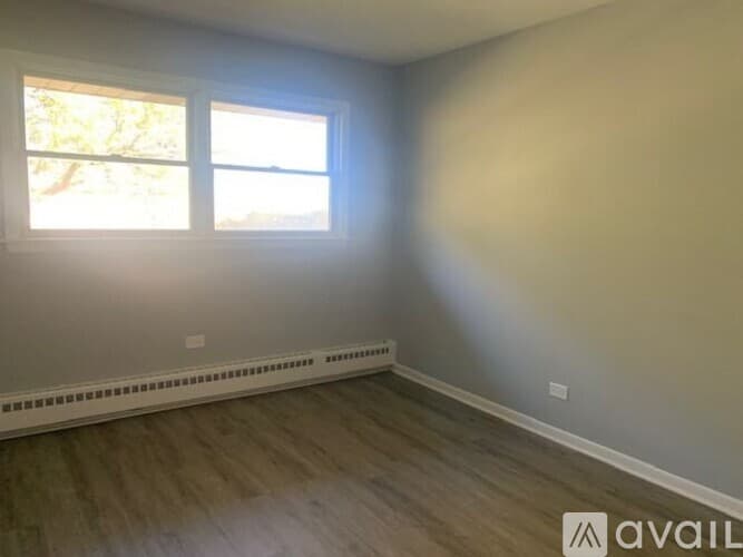 Carol Stream Apartment: 390 Executive Dr