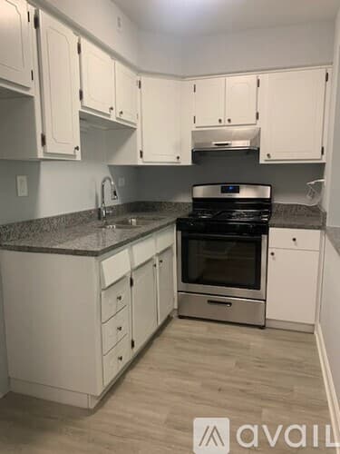Carol Stream Apartment: 390 Executive Dr
