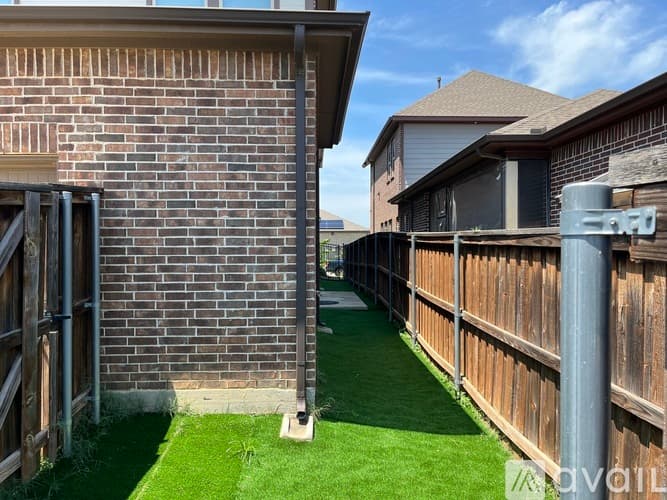 Arlington House: 1112 Amber Rose Way