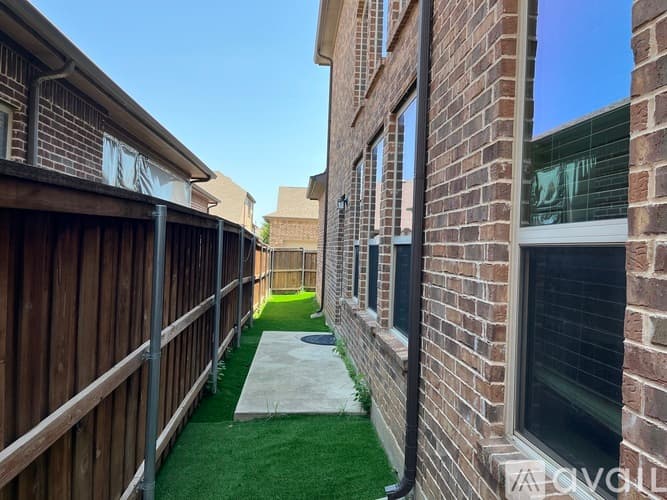 Arlington House: 1112 Amber Rose Way
