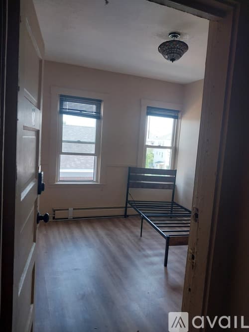 New Bedford Apartment: 116 County St