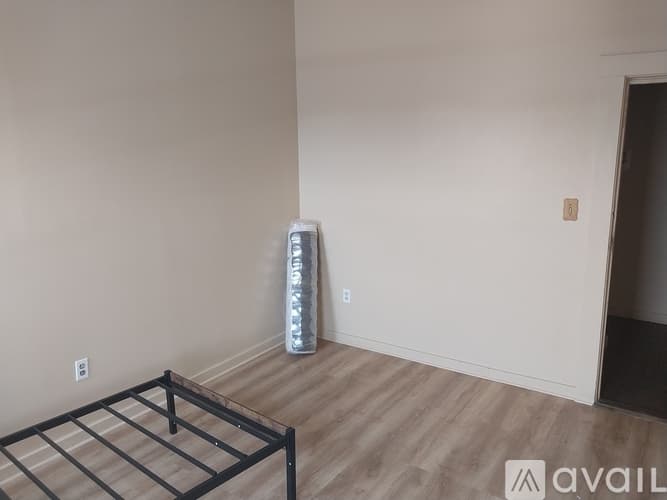 New Bedford Apartment: 116 County St