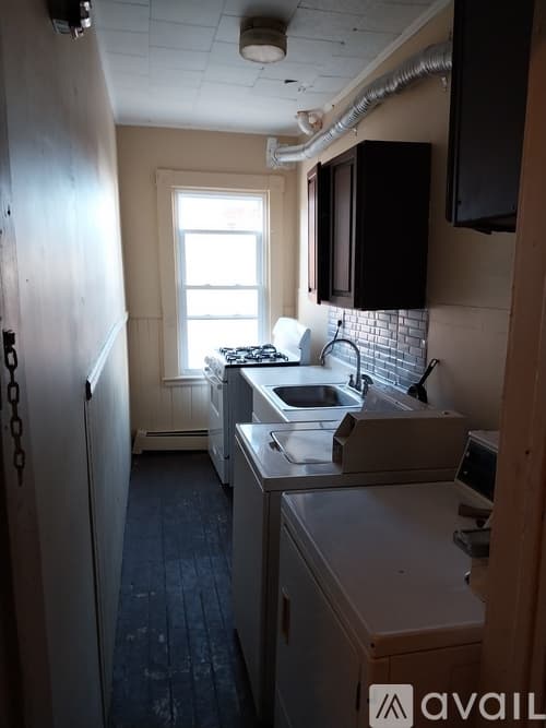 New Bedford Apartment: 116 County St